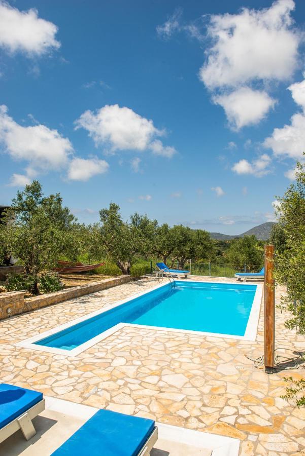 Hakuna Matata Holidays Wooden With Airco & Pool In Greek Olive Grove Lodge