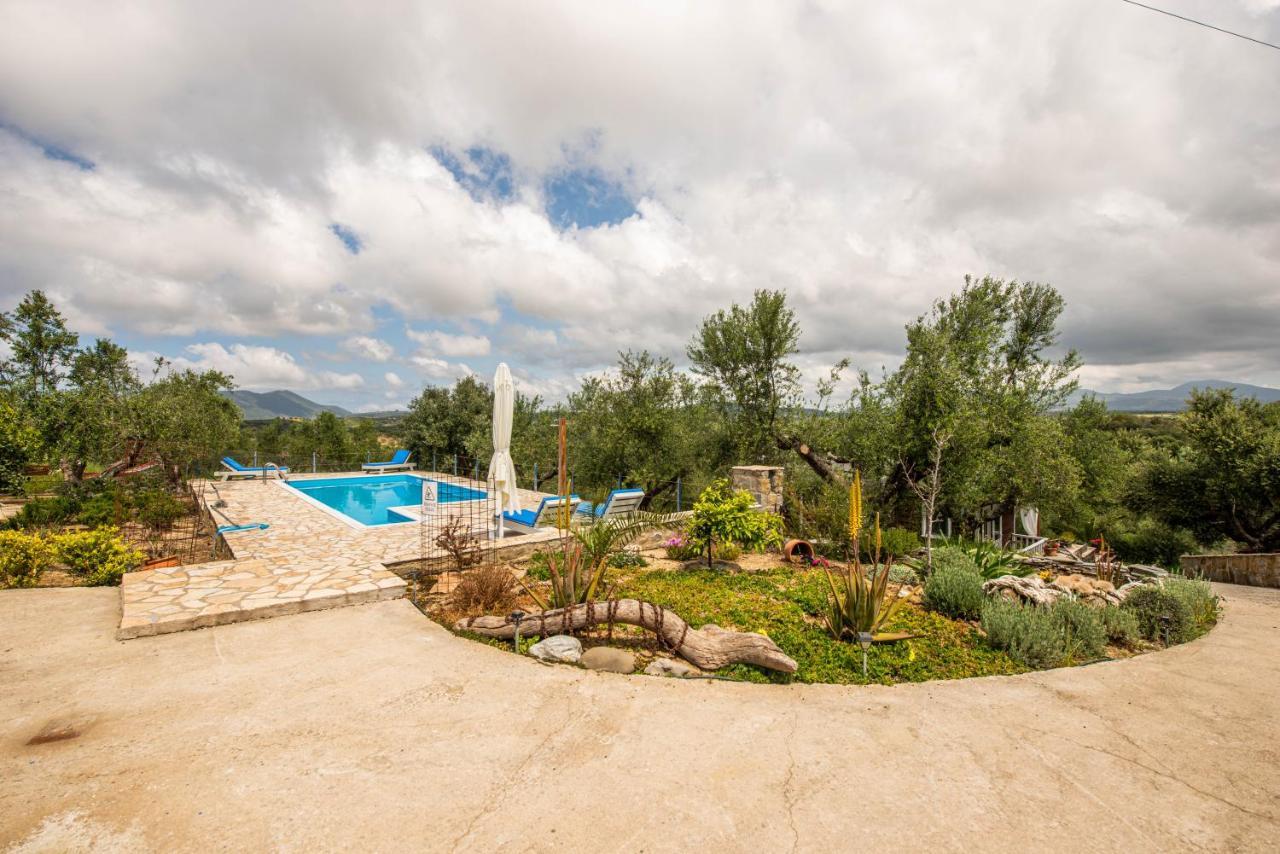 Hakuna Matata Holidays Wooden With Airco & Pool In Greek Olive Grove Lodge *