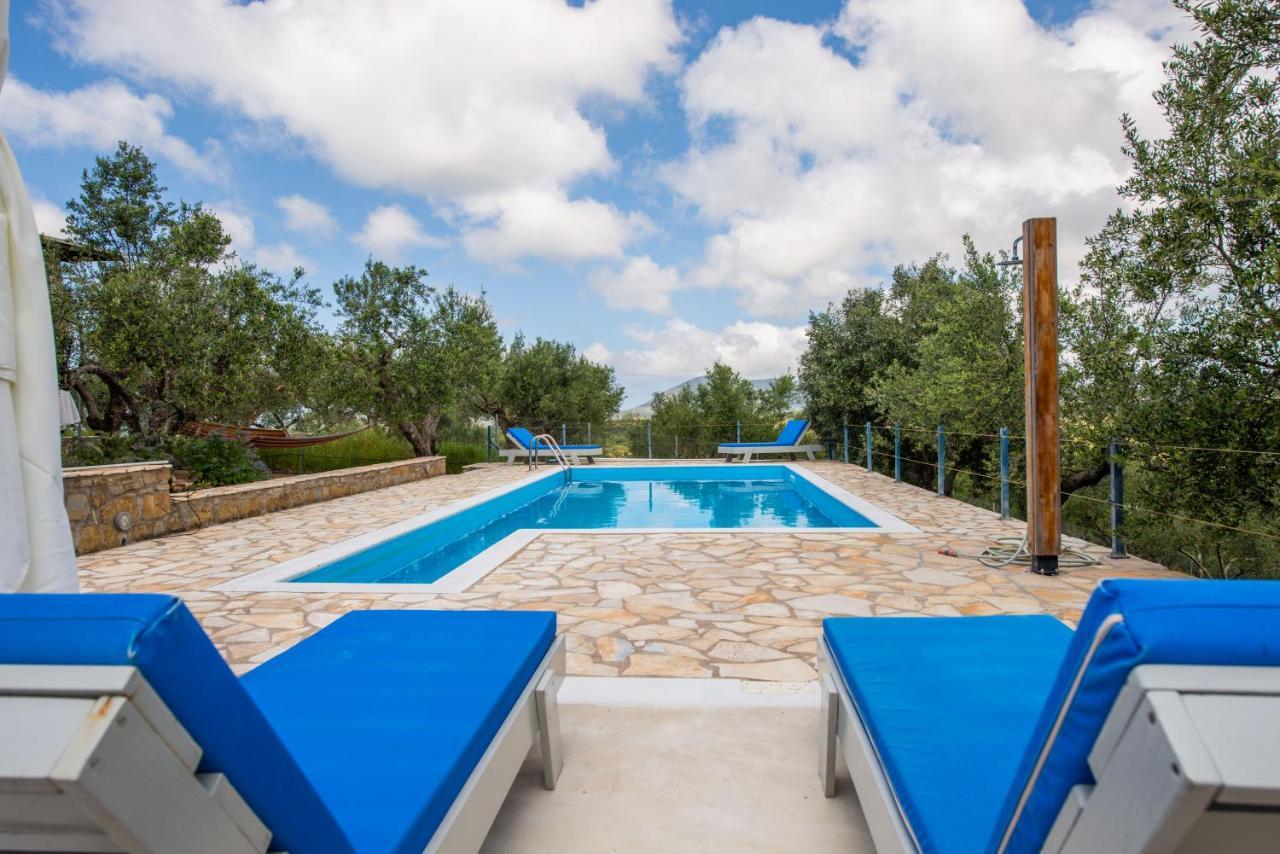 Lodge Hakuna Matata Holidays Wooden With Airco & Pool In Greek Olive Grove Methoni (Messenia)