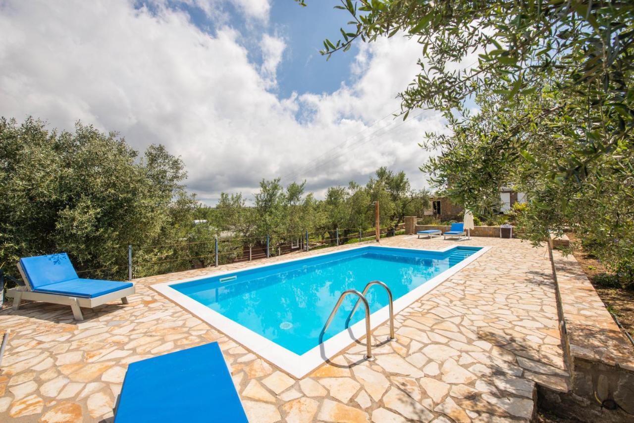 Hakuna Matata Holidays Wooden With Airco & Pool In Greek Olive Grove Methoni (Messenia)