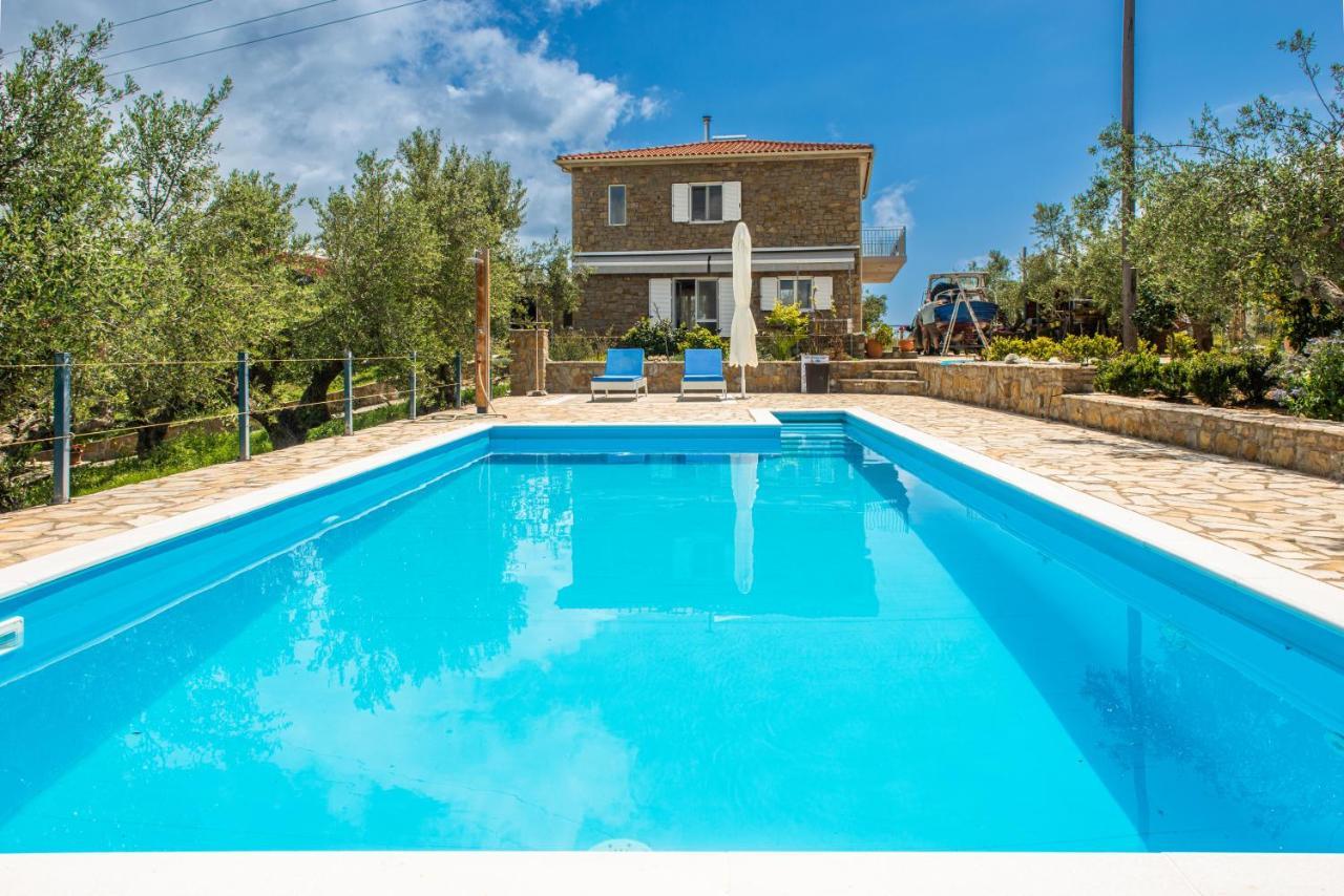 Hakuna Matata Holidays Wooden With Airco & Pool In Greek Olive Grove Lodge *